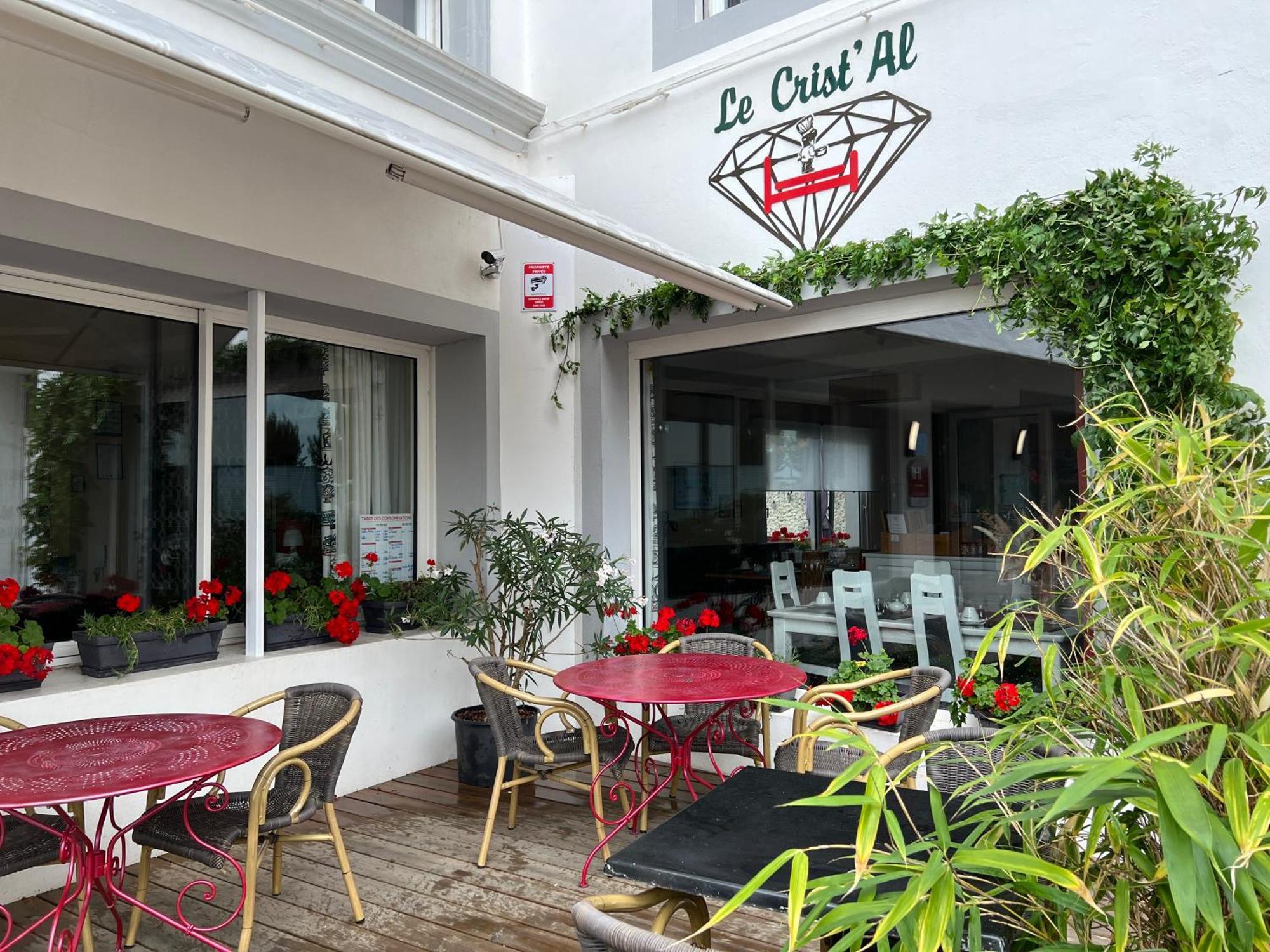 Hôtel Restaurant Le Crist'Al Saint-Georges-de-Didonne Exterior foto